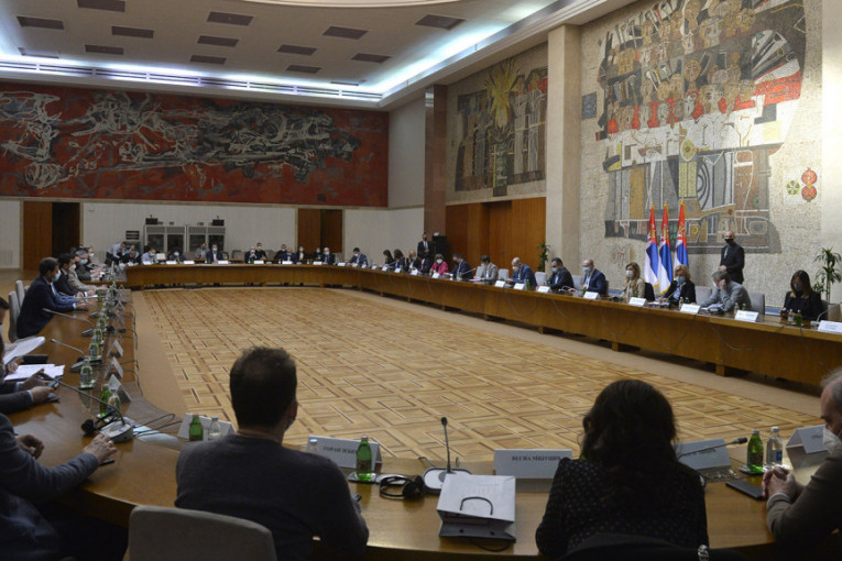 Od sutra oštrije mere: Završene konsultacije medicinskog dela Kriznog štaba i predstavnika Vlade Srbije