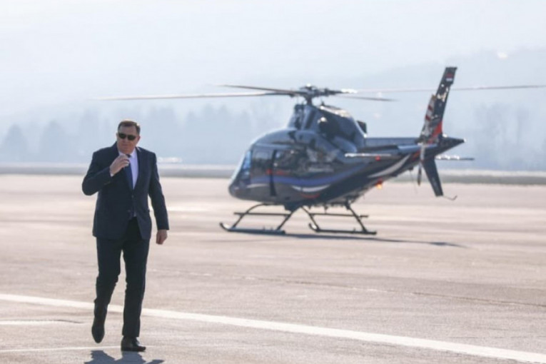 Sramotno razmetanje: Dodik se slika sa helikopterom, dok mu Vučić dobavlja vakcine