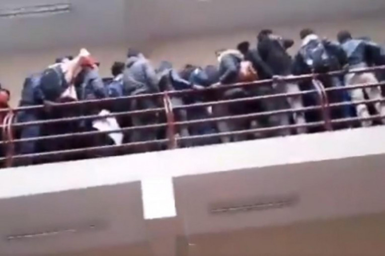 Sedam studenata poginulo na bolivijskom fakultetu: Gužva se stvorila na spratu, pa popustila ograda (UZNEMIRUJUĆI VIDEO)