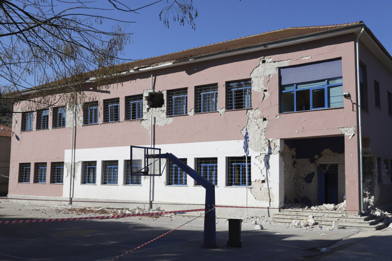Jak zemljotres u Grčkoj, srušeno više kuća! Treslo se i u Srbiji (VIDEO/FOTO)