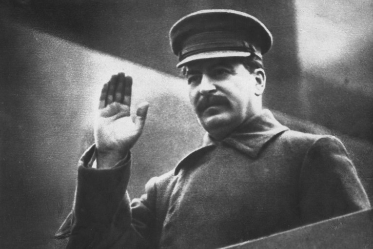 Masovna stradanja, raskol sa Titom i misteriozna smrt: I danas se sa strepnjom priča o vladavini najvećeg diktatora 20. veka