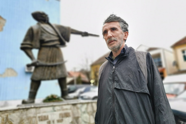 Tanasko Rajić je poginuo braneći srpske topove u boju na Ljubiću: Ipak, po Zoranovom liku je urađen spomenik velikom junaku (FOTO)