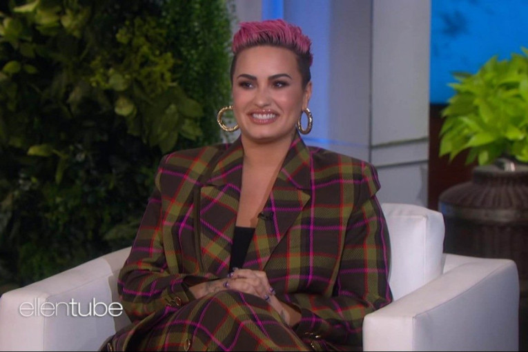 Opasno je kontrolisati želju za hranom! Demi Lovato vodila veliku bitku sa kilogramima: Odneli su mi telefon, sklonili sve