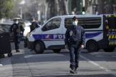 Drama u Francuskoj: Čovek s nožem uhapšen ispred jevrejske škole, policija traži bombu (FOTO)