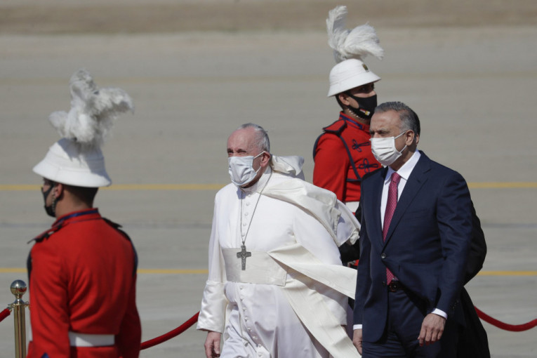 Papa u istorijskoj poseti Iraku! (VIDEO)