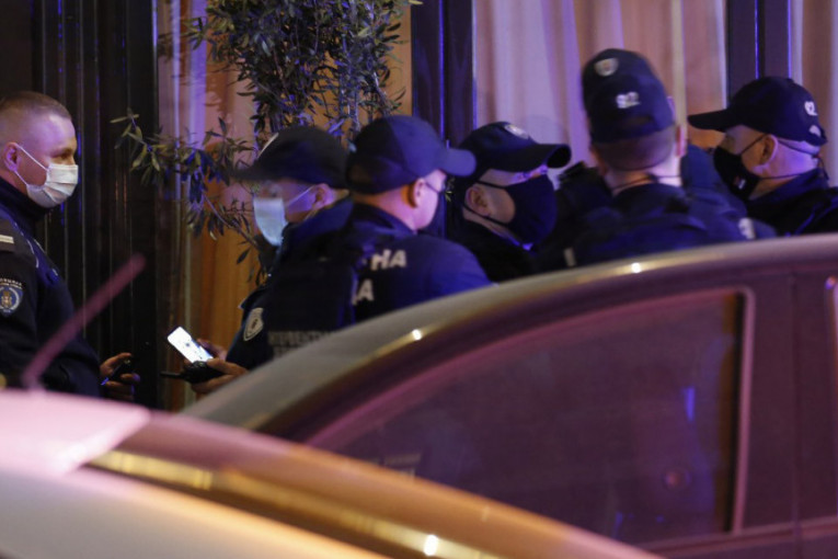 "Razbijena" korona žurka u Beogradu: Policija pronašla 100 ljudi u lokalu, svi kažnjeni