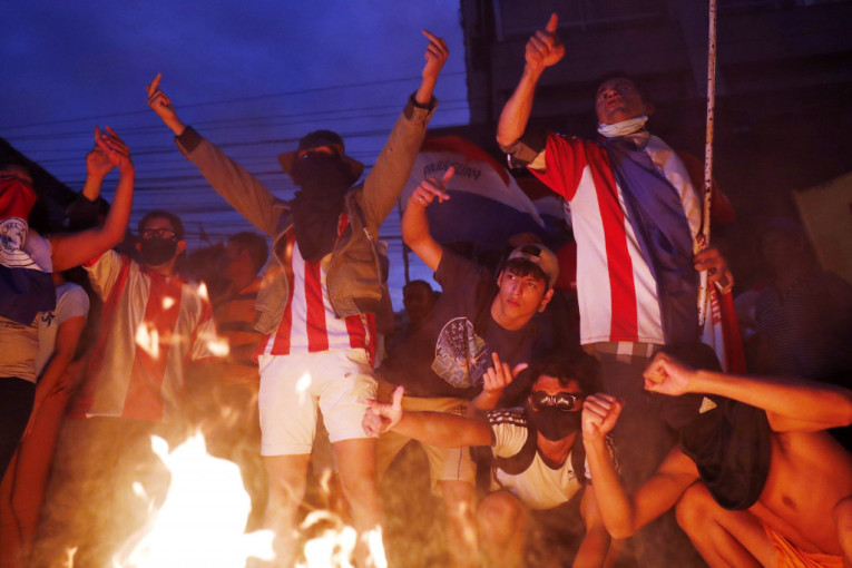 Gumeni meci i suzavac za demonstrante, rekordni nivo zaraženih i ostavka ministra: Kulminacija haosa u Paragvaju (FOTO)