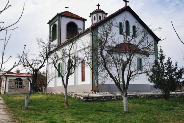 Crkva u Klokotu obijena na Zadušnice: Lopovi pajserom polomili prozor i odneli novac