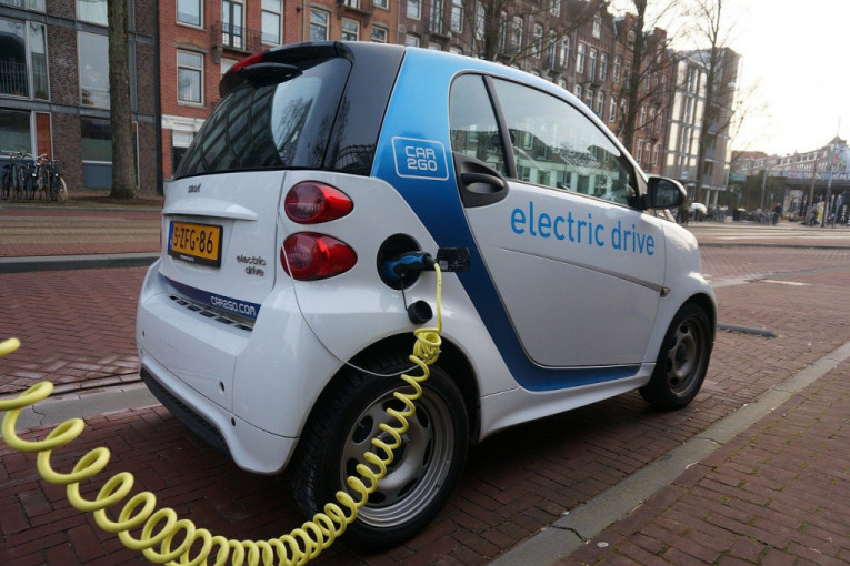 Kada će se električni automobili cenom izjednačiti sa benzincima i dizelašima?