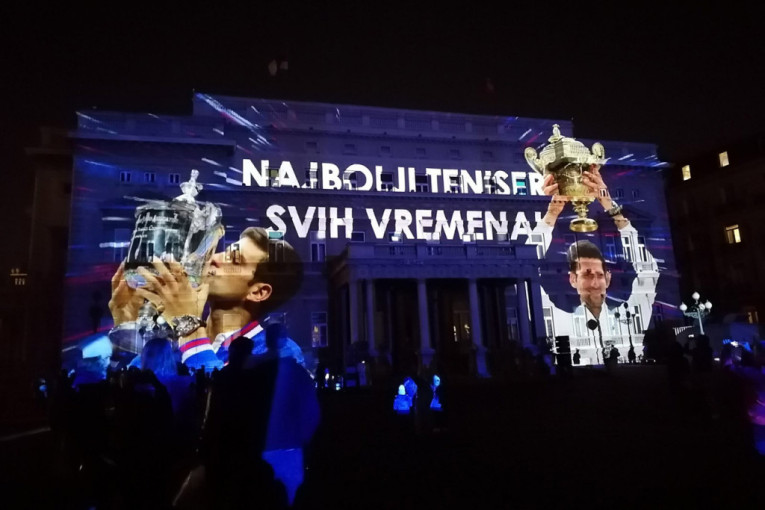 Beograd se poklonio najboljem teniseru svih vremena: Baklje, vatromet i projekcija na Skupštini grada Novaku u čast (FOTO, VIDEO)