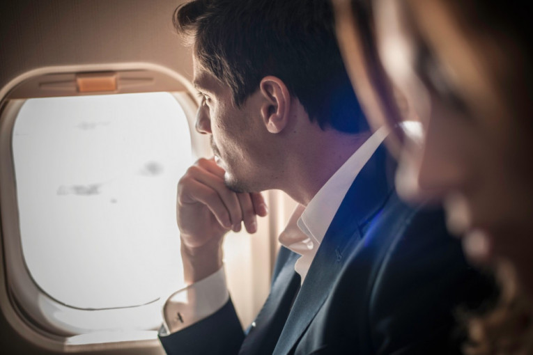 Zahtevi razmaženih putnika u avionu: Možete li leteti malo niže, moja žena se plaši visine?