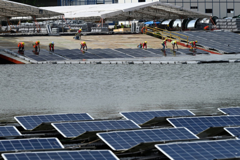 Singapur u borbi protiv klimatskih promena gradi solarne farme pored obale