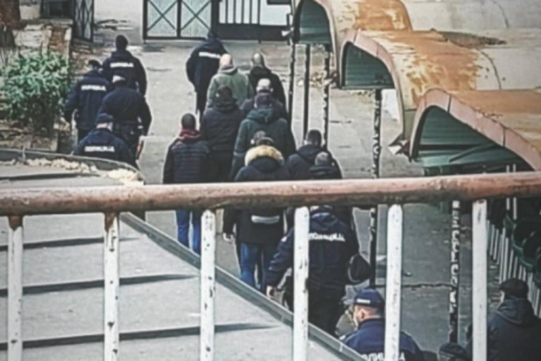 Novo privođenje na stadionu Partizana: Ko su Grobari koji su u pratnji policije odvedeni iz Humske?