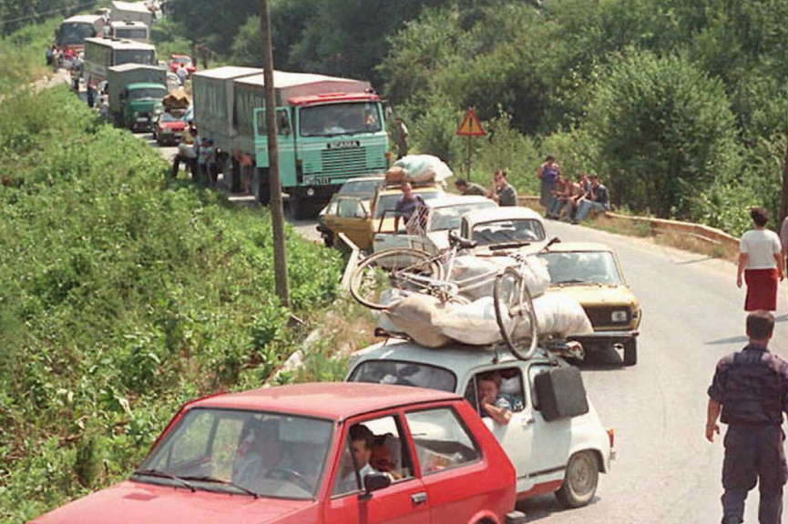 Saobraćajka kod Sopota: Automobil sleteo sa auto-puta i prevrnuo se, povređeni prebačeni u Urgentni
