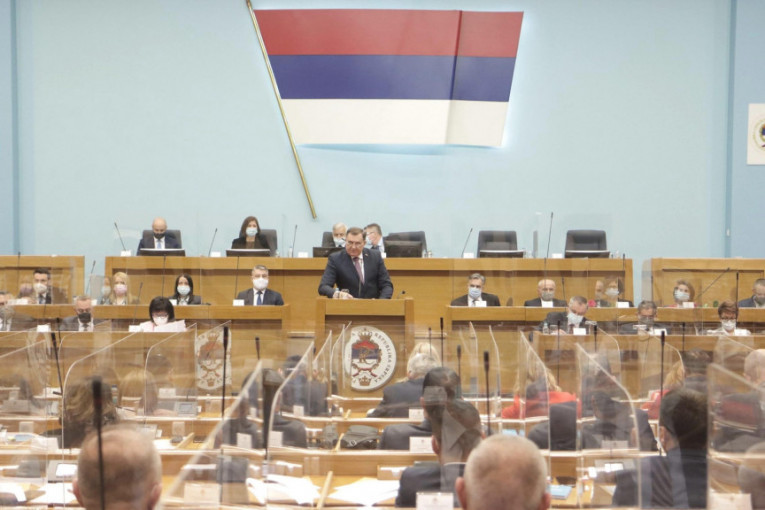 Inckova odluka je neprihvatljiva: Lideri političkih stranaka iz Srpske potpisali zaključke (FOTO)