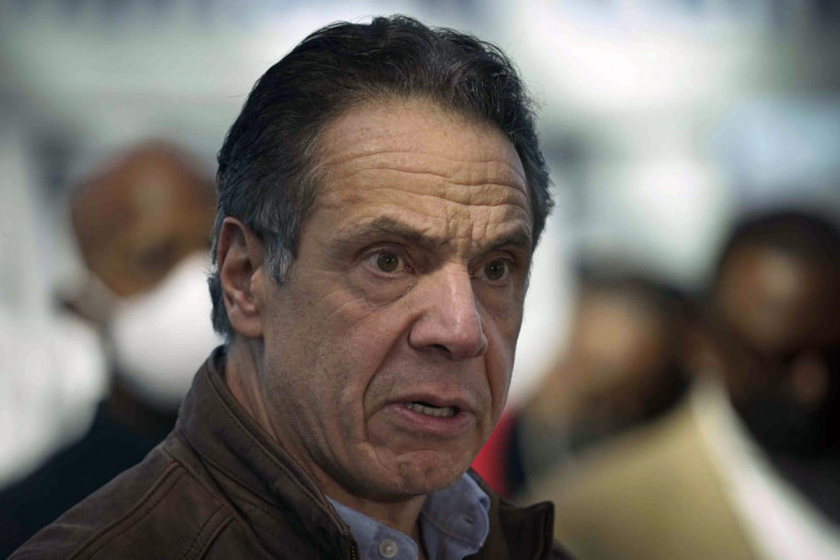 Pala nova optužba: Pomoćnica guvernera Njujorka kaže - Gurnuo mi je ruku ispod majice (VIDEO)