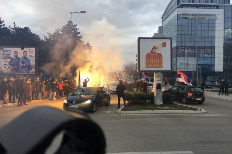 Nikšić već slavi pobedu na izborima: Građani Budve, Berana, Pljevalja na ulicama (FOTO+VIDEO)