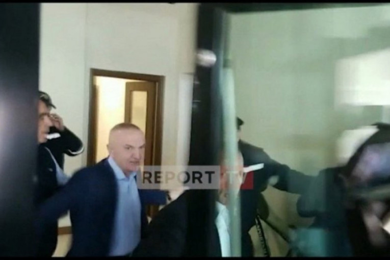 Haos u Albaniji: Predsednik Iljir Meta se potukao sa policijom (VIDEO)