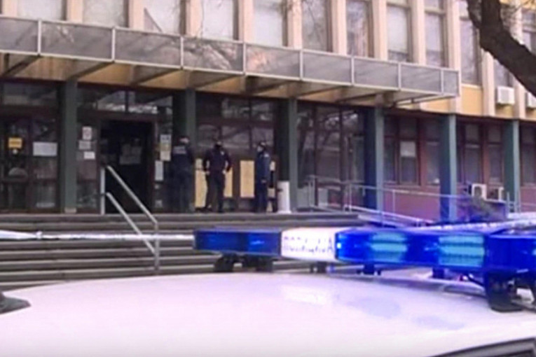 "Bomba je u sudskoj arhivi": Zgrada suda u Novom Sadu ponovo evakuisana!