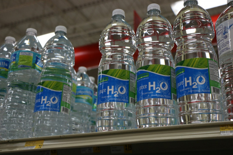 Stabilan biznis: Voda u flaši biće skuplja od mleka, benzina…