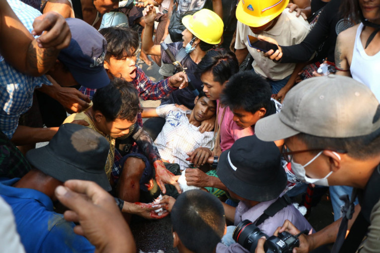 Dva meseca kasnije: Svet nemo posmatra majke koje plaču nad kovčezima ubijene dece u Mjanmaru