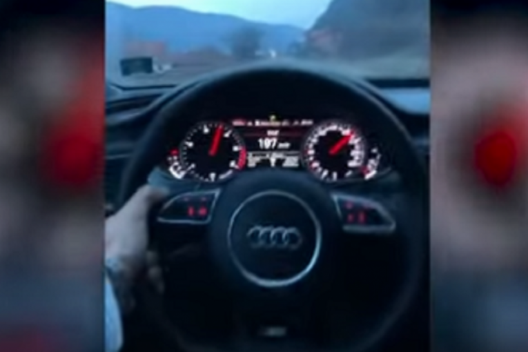 Divljao na magistralnom putu Novi Pazar - Raška: Vozio čak 220 na sat, oduzeta mu dozvola (VIDEO)