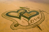 Ljubavno jezero postalo svetski poznata atrakcija kada ga je prestolonaslednik Dubaija objavio na svom Instagramu