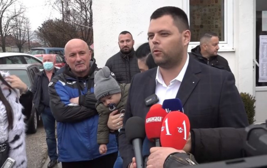 Pregled godine: Ustoličenje pod puškama, barikade, investicije, oproštaj od velikih ljudi