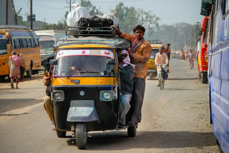 Indija smanjila porez na benzin i dizel, podstiče potrošnju