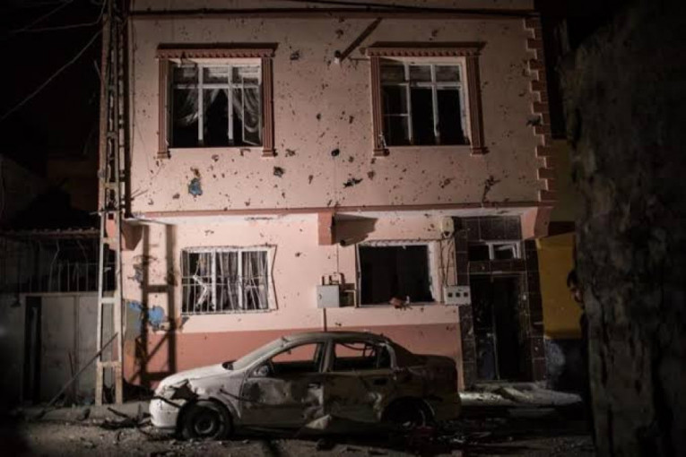 Napadnuta turska provincija u Siriji, Ankara uzvratila, čuju se eksplozije (VIDEO)