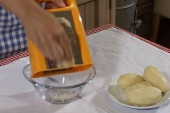 Sok od krompira je prirodni lek za razne bolesti, a pritom skida celulit i pegla bore (VIDEO)
