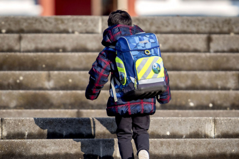Strah zavladao među roditeljima: Najmlađi osnovci imaće nastavu u školama, a ovo je razlog zašto će pojedini ostati kod kuće