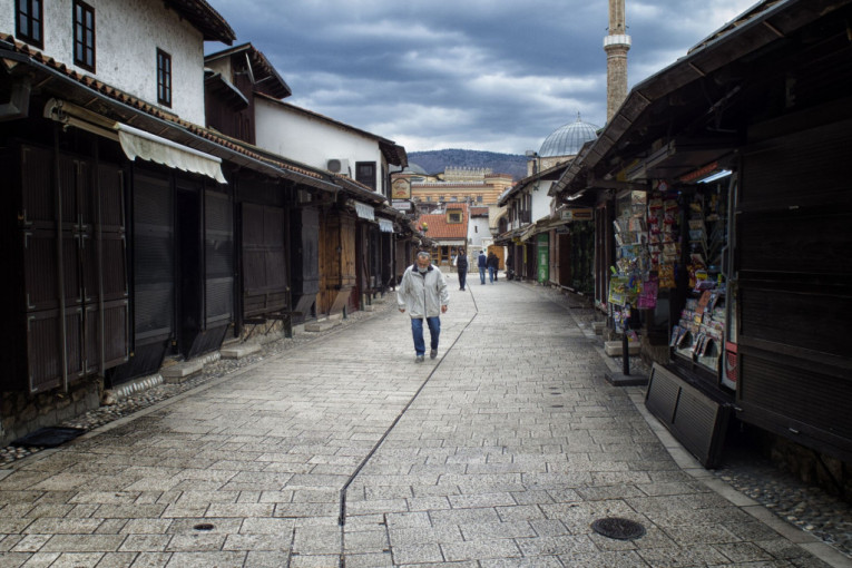 U Sarajevu počeo policijski čas, ulice sablasno prazne (VIDEO)