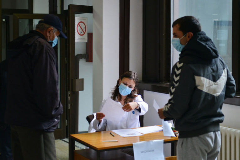 U Padinskoj skeli svaki treći pozitivan: Dnevno i do 500 pacijenata, od ponedeljka vakcinacija bez zakazivanja