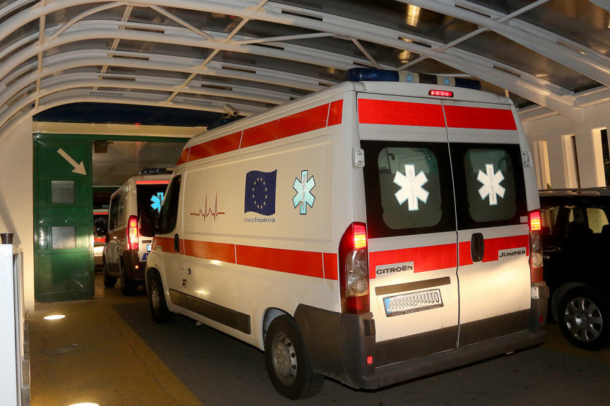 Automobil bez vozača izazvao lančani sudar na auto-putu u Beogradu: Tri osobe prevezene u Urgentni centar