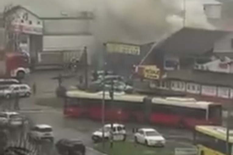 Požar u Rakovici: Gori pogon radionice, intervencija u toku