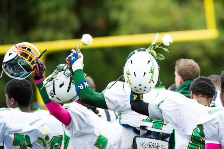 Tragedija: Mladi sportista (18) srušio se pored terena, a zatim je i umro