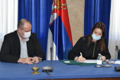 Ministarka Vujović potpisala ugovore sa lokalnim zajednicama: Obezbediće se čistiji vazduh u 31 gradu i opštini (FOTO)