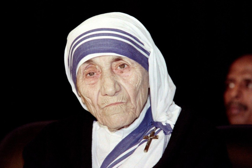 Kontroverzna svetica zbog koje je i Vatikan kršio pravila: Majka Tereza - za jedne simbol milosrđa, za druge licemerna bezdušnica