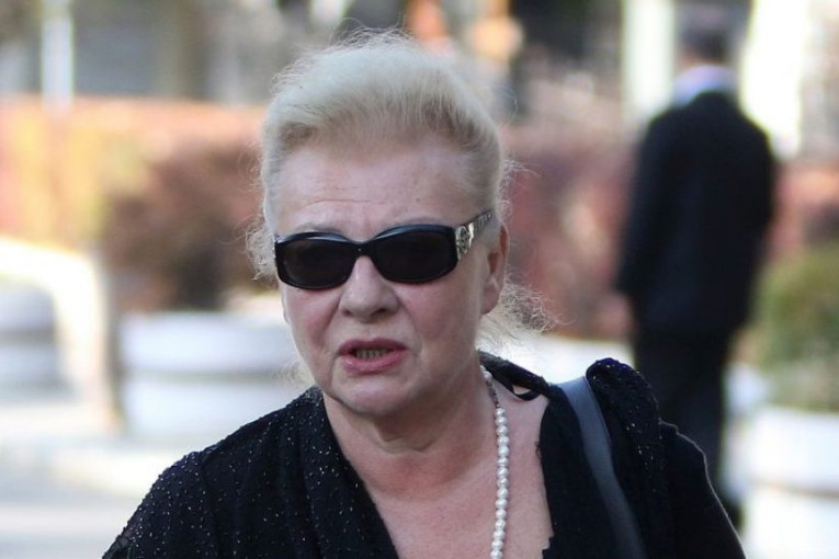 Radmila Živković upala u rupu na asfaltu: "Sva sam u modricama, mislim da sam slomila kuk"