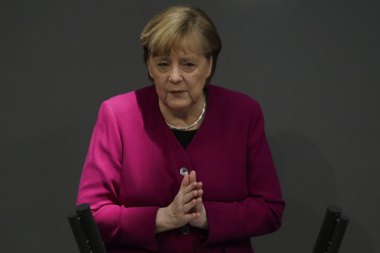 Merkelova potvrdila: Vakcine "Astra Zeneke" samo za starije od 60 godina