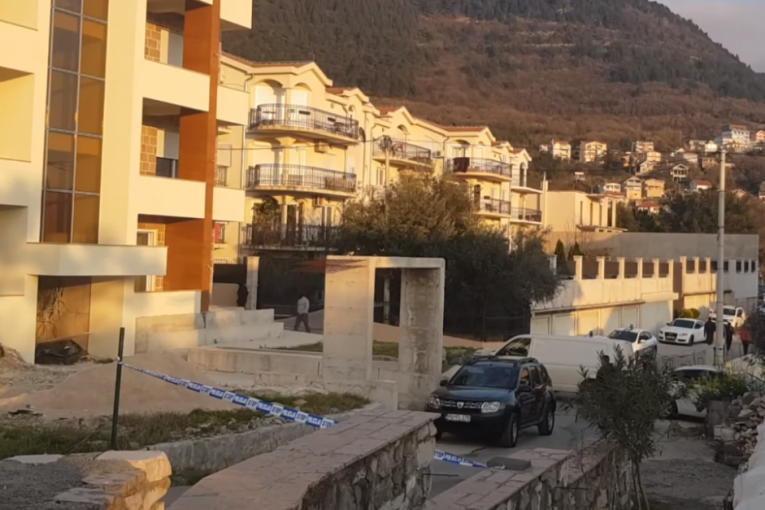 Akcija crnogorske policije: Pripadnici MUP-a više od dva sata pretresali Zvicerovu kuću (VIDEO)
