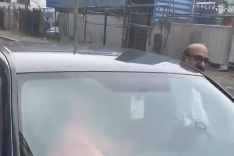 Devojčice elektrošokerom pokušale da otmu auto, pa ubile taksistu (VIDEO)