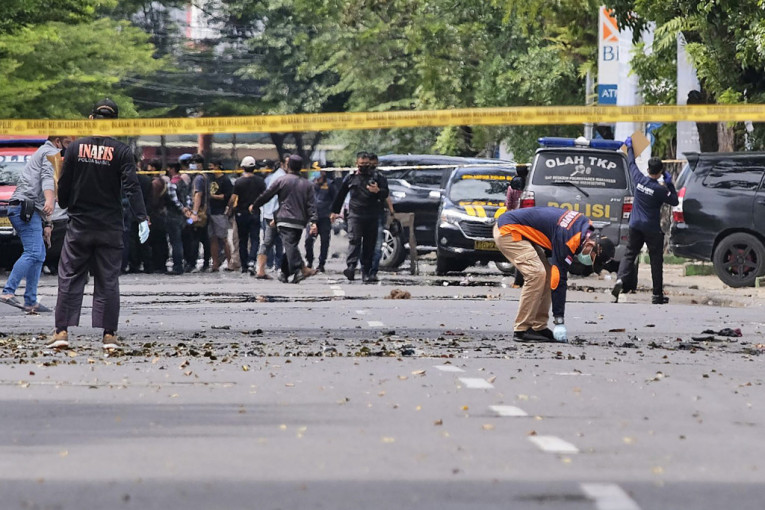 Napad uoči Uskrsa: Bombaši samoubice se razneli ispred crkve u Indoneziji, ima povređenih (FOTO, VIDEO)