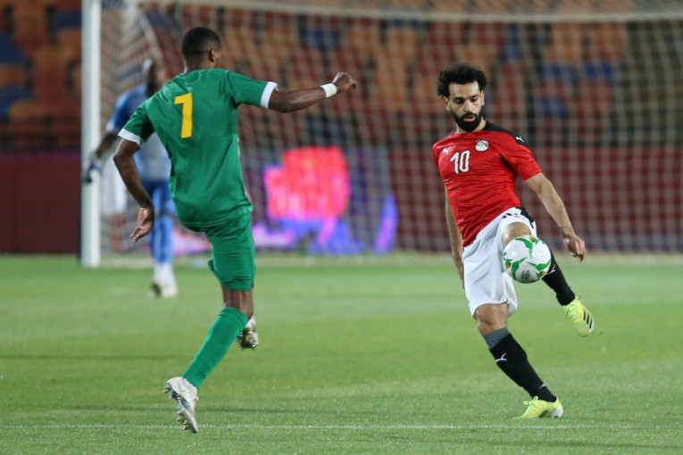 Fudbalska euforija u doba korone: Navijači pohrlili ka Salahu, a on je znao šta mora da uradi (VIDEO)