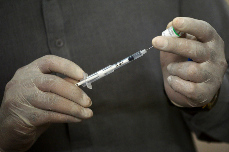 Treću dozu primilo više od 100.000 ljudi: Mnogi su se odlučili da prime vakcinu drugog proizvođača