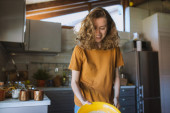Sedam stvari koje možete odmah da izbacite iz kuhinjskih ormarića