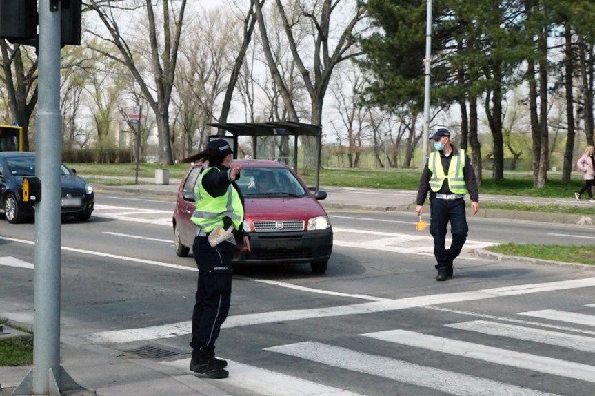Pomešala tri vrste droge, pa sela za volan: Beograđanka zadržana u policiji