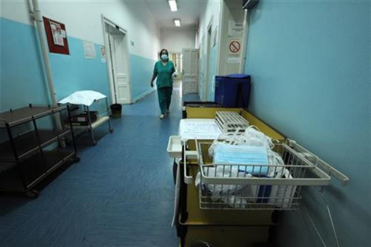 Požar u bolnici u Doboju: Povređeni pacijent i radnik obezbeđenja (FOTO)