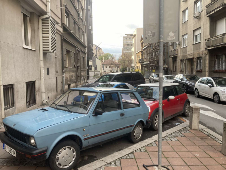 Umesto dosadašnjih 50.000, biće kažnjeni sa 25.000 dinara: Smanjene kazne za nepropisno parkiranje, a evo i za koga!